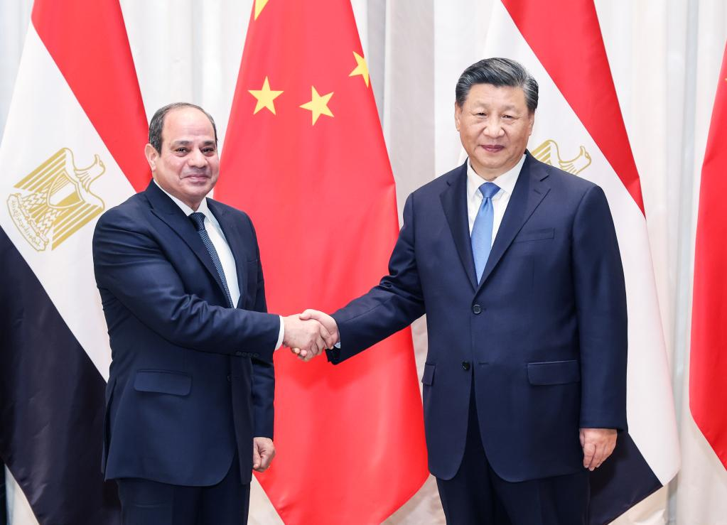 Chinese President Xi Jinping (R) meets with Egyptian President Abdel Fattah al-Sisi in Riyadh, Saudi Arabia, December 8, 2022. /Xinhua