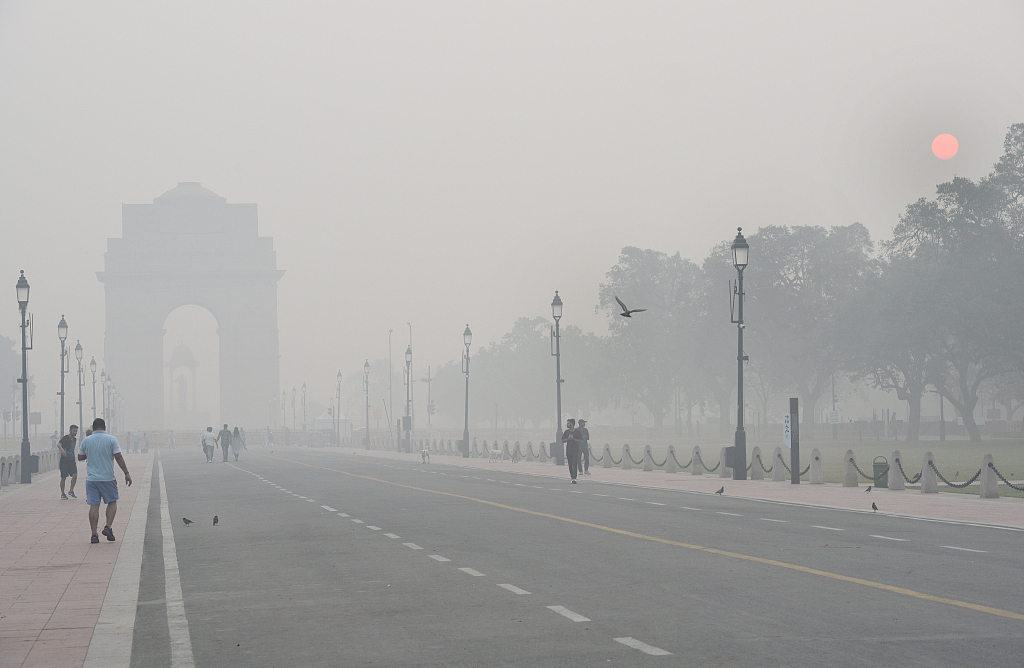 India Gate on a misty morning in New Delhi, India. /CFP