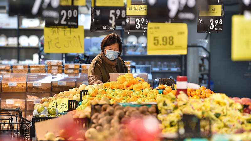 A consumer shops in a supermarket in Nanjing, Jiangsu Province, China, December 9, 2022. /CFP 