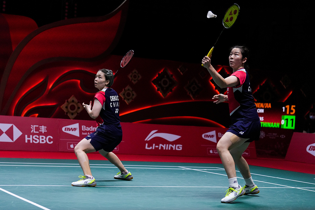 Chen Qingchen (L) and Jia Yifan in action during the BWF World Tour Finals in Bangkok, Thailand, December 8, 2022. /CFP
