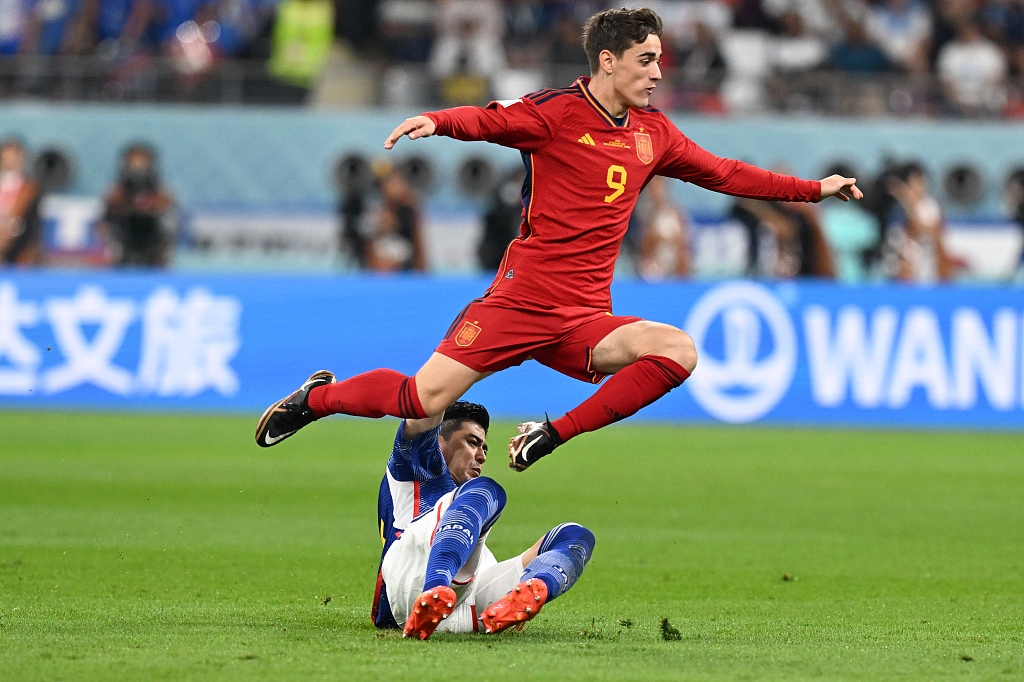 Gavi of Spain in action during their World Cup clash with Japan at Khalifa International Stadium in Doha, Qatar, December 1, 2022. /CFP
