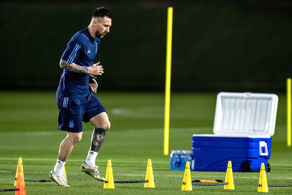 Lionel Messi of Argentina trains during team practice at Qatar University training pitch 6 in Doha, Qatar, December 8, 2022. /CFP