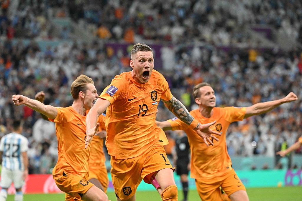 Wout Weghorst (#19) of the Netherlands celebrates after scoring a goal in the FIFA World Cup quarterfinals against Argentina at Lusail Stadium in Qatar, December 9, 2022. /CFP