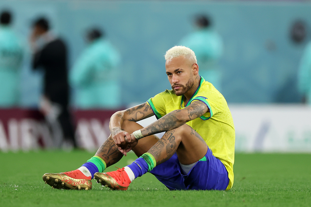 Neymar of Brazil sits on the field after losing to Croatia in the FIFA World Cup quarterfinals at the Education City Stadium in Qatar, December 9, 2022. /CFP
