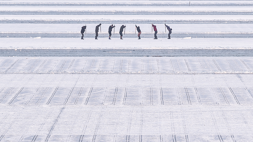 Live: Ice mining for Harbin International Ice Festival starts on Songhua river