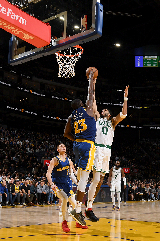Draymond Green (#23) of the Golden State Warriors blocks a shot by Jayson Tatum (#0) of the Boston Celtics in the game at Chase Center in San Francisco, California, December 10, 2022. /CFP