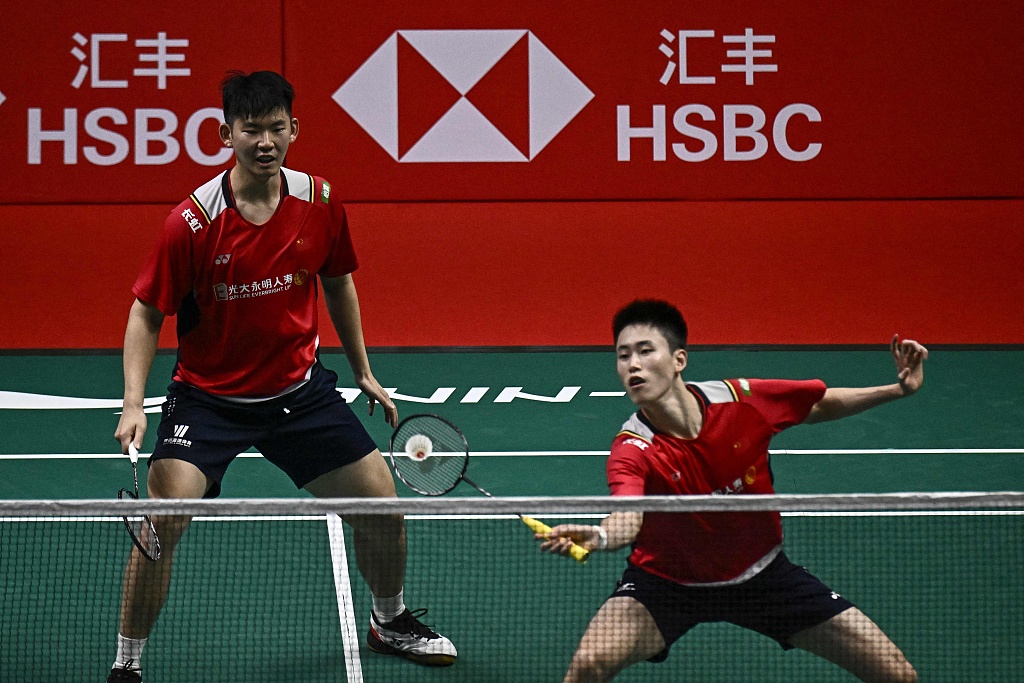 China's Ou Xuanyi (R) returns a shot next to teammate Liu Yuchen on their way to winning the men's doubles title at the BWF World Tour Finals in Bangkok, Thailand, December 11, 2022. /CFP