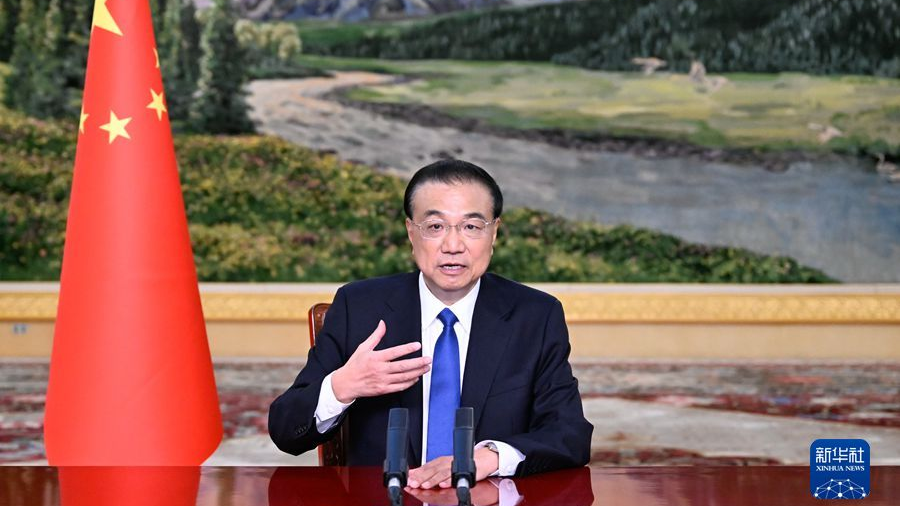 Chinese Premier Li Keqiang addresses the third China-ROK Entrepreneurs and Former High-level Officials Dialogue via video in Beijing, China, December 12, 2022. /Xinhua