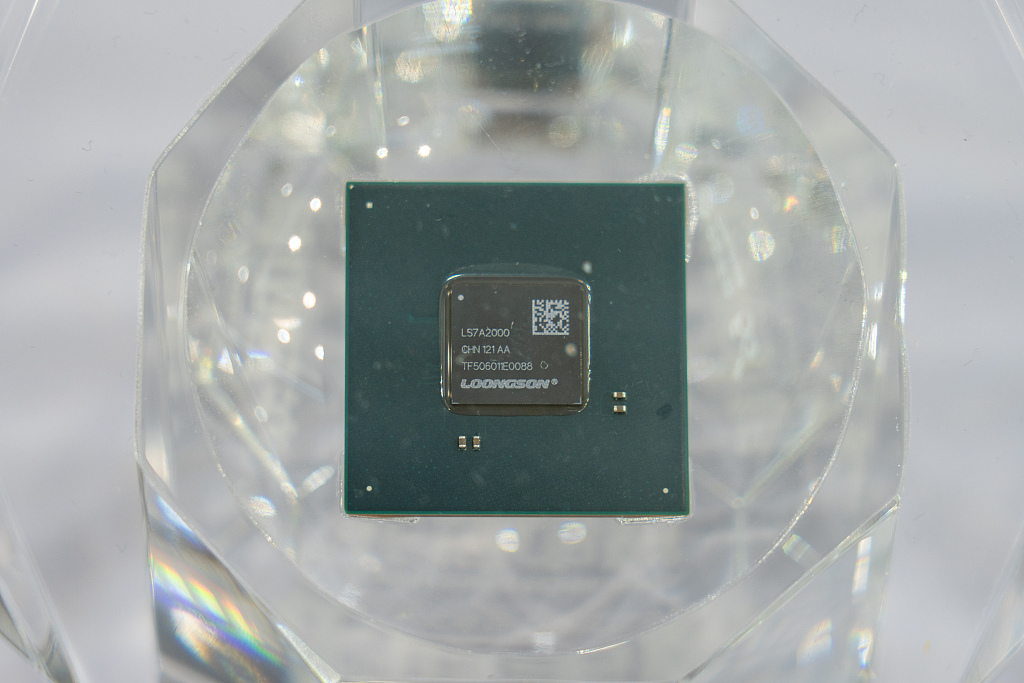 A LoongSon 7A2000 chip is displayed at the 2022 China International Fair for Trade in Services, Beijing, China, September 1, 2022. /CFP