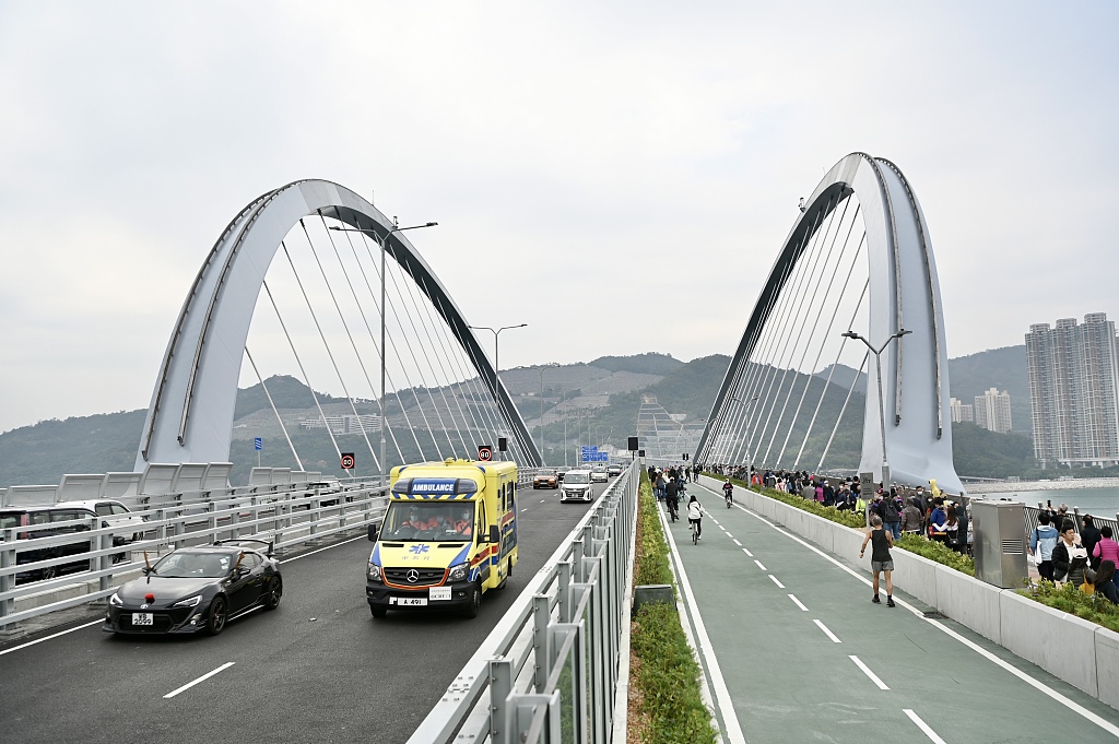 The Tseung Kwan O Cross Bay Bridge in Hong Kong, south China is now open to traffic, December 11, 2022. /CFP 