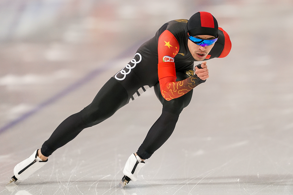 Ning Zhongyan of China competes in the men's 1,000m during the ISU Speed Skating World Cup in Calgary, Canada, December 11, 2022. /CFP
