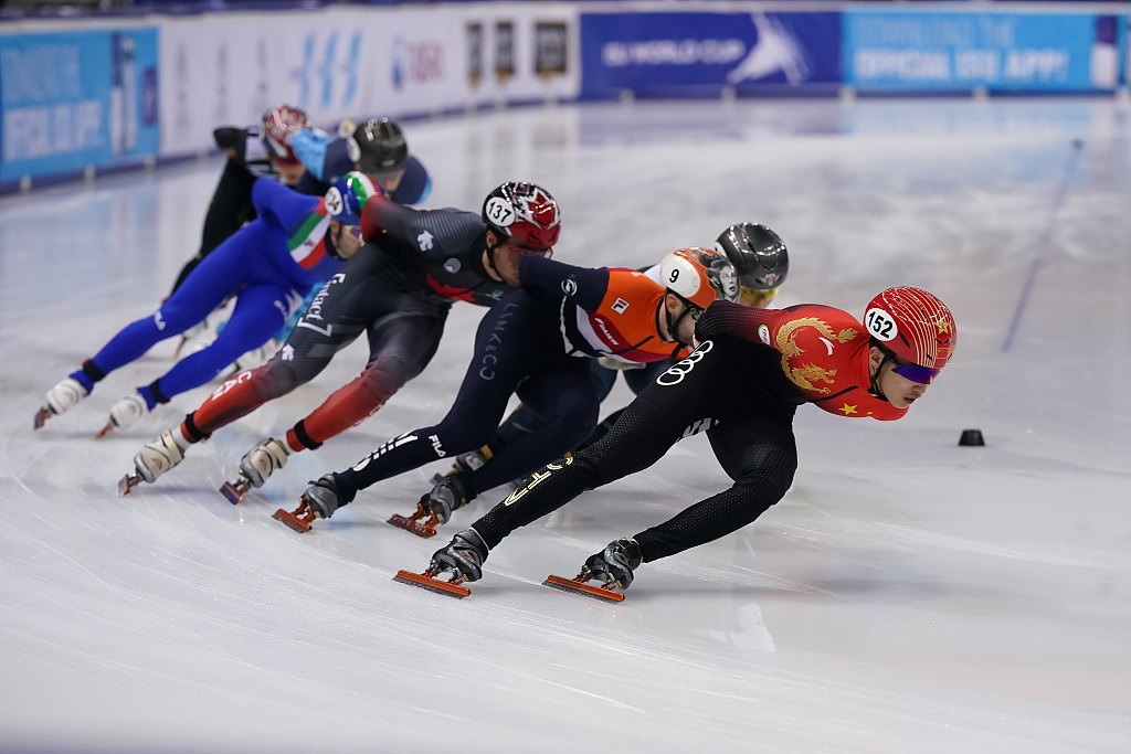 Liu Guangyi of China leads the pack during the 2,000m mixed relay at the ISU Short Track World Cup in Almaty, Kazakhstan, December 10, 2022. /CFP