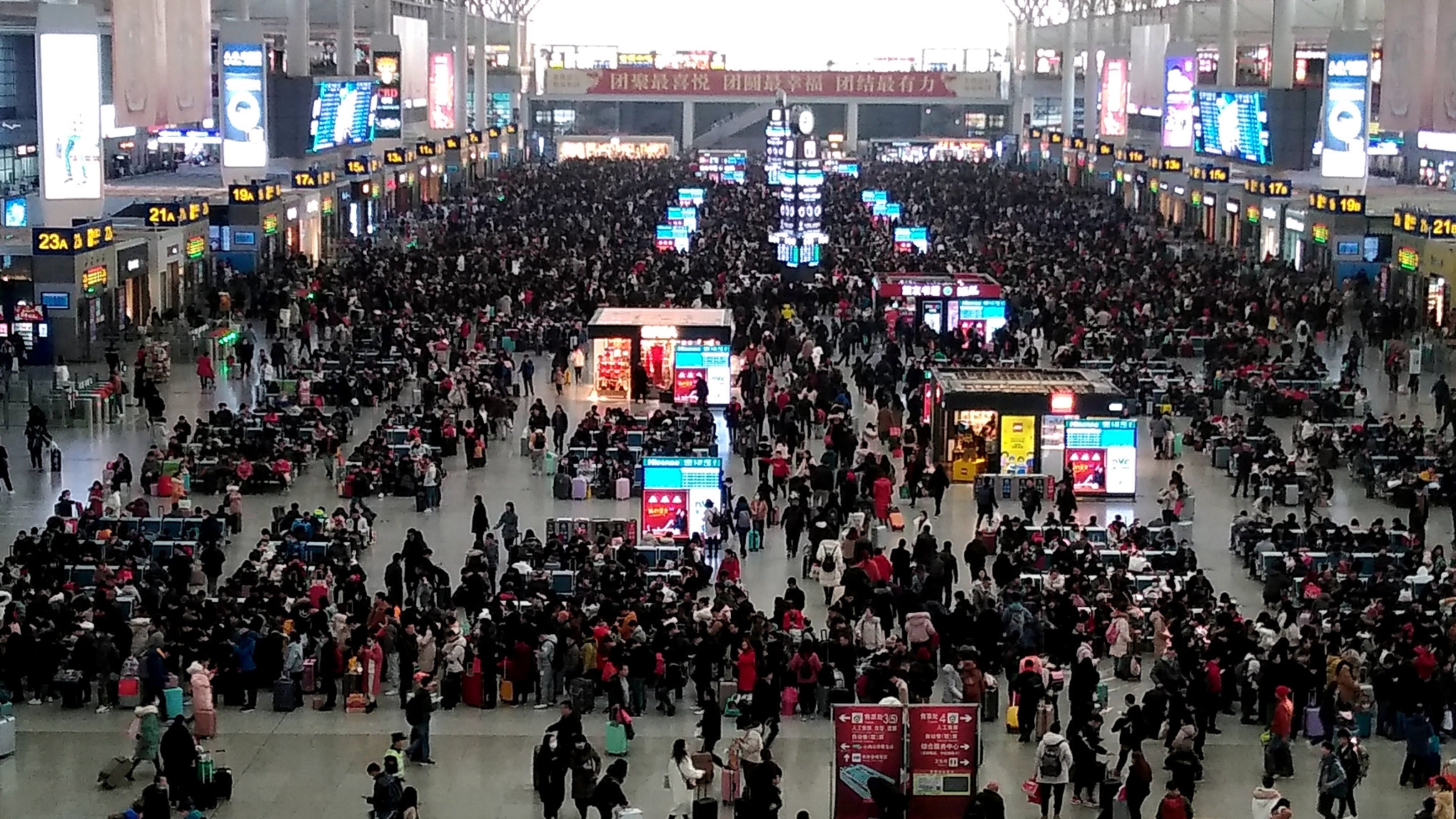 Travelers wait for their trains at the Hongqiao Railway Station departure terminal in Shanghai, east China, December 11, 2022. /CFP