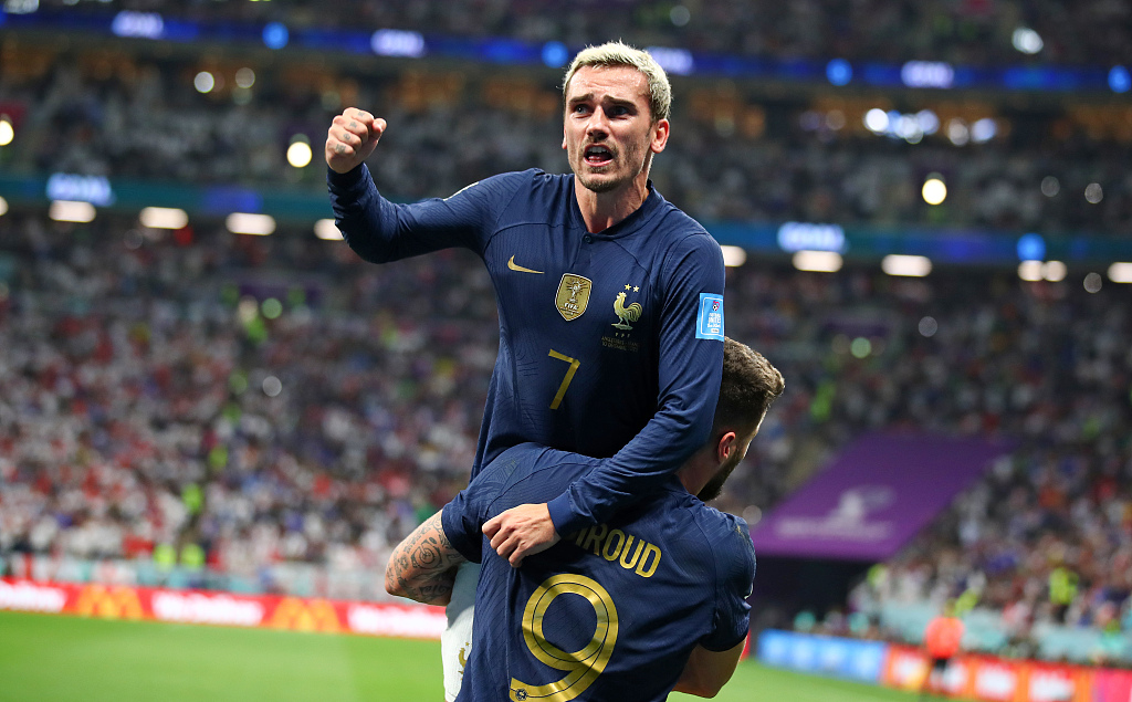 Antoine Griezmann (#7) of France celebrates with teammate Olivier Giroud after the latter scored a goal in the FIFA World Cup quarterfinals against England at Al Bayt Stadium in Qatar, December 10, 2022. /CFP