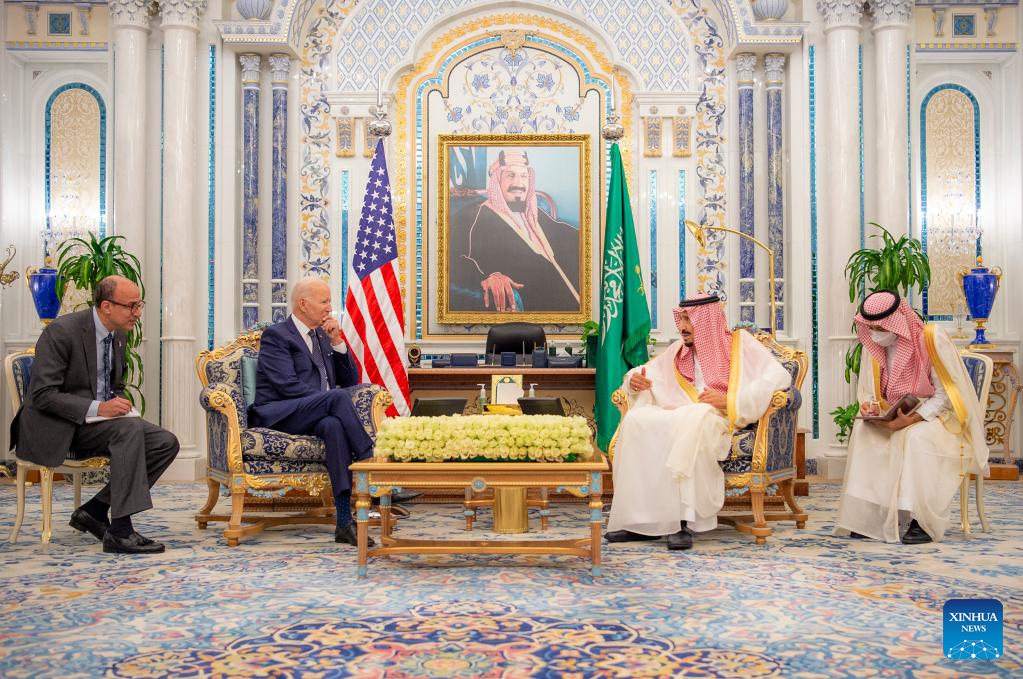 Saudi King Salman bin Abdulaziz Al Saud (2nd R) meets with U.S. President Joe Biden (2nd L) at the Al-Salam Palace in Jeddah, Saudi Arabia, July 15, 2022. /Xinhua