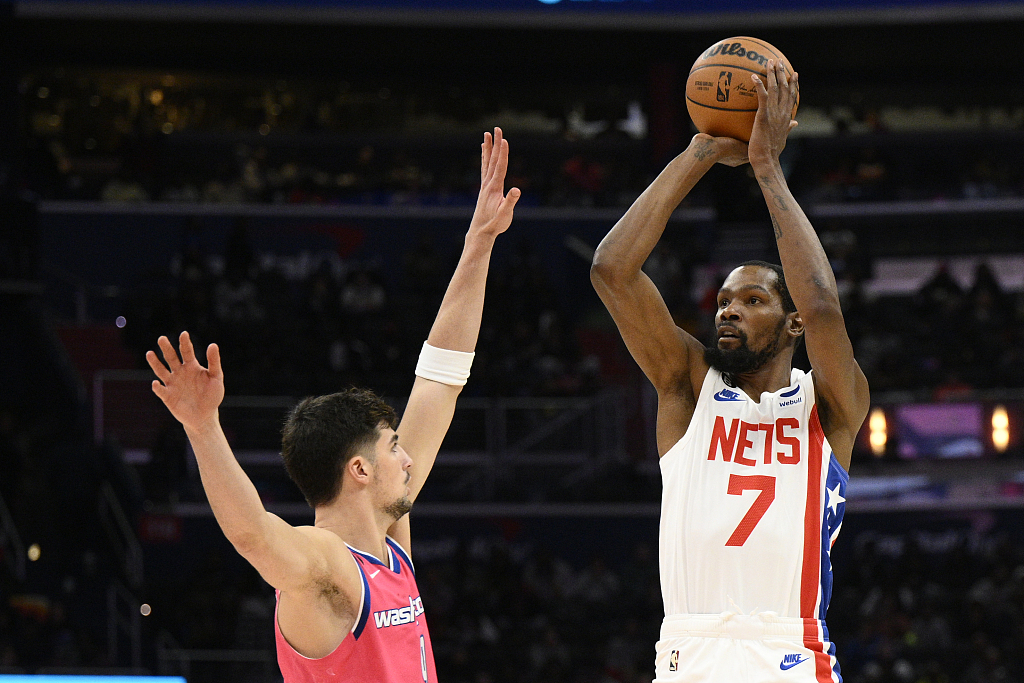 Kevin Durant (#7) of the Brooklyn Nets shoots in the game against the Washington Wizards at the Capital One Arena in Washington, D.C., December 12, 2022. /CFP