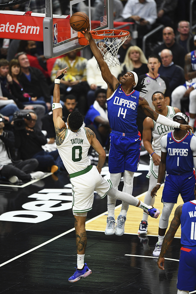 Terance Mann (#14) of the Los Angeles Clippers blocks a shot by Jayson Tatum (#0) of the Boston Celtics in the game at the Crypto.com Arena in Los Angeles, California, December 12, 2022. /CFP