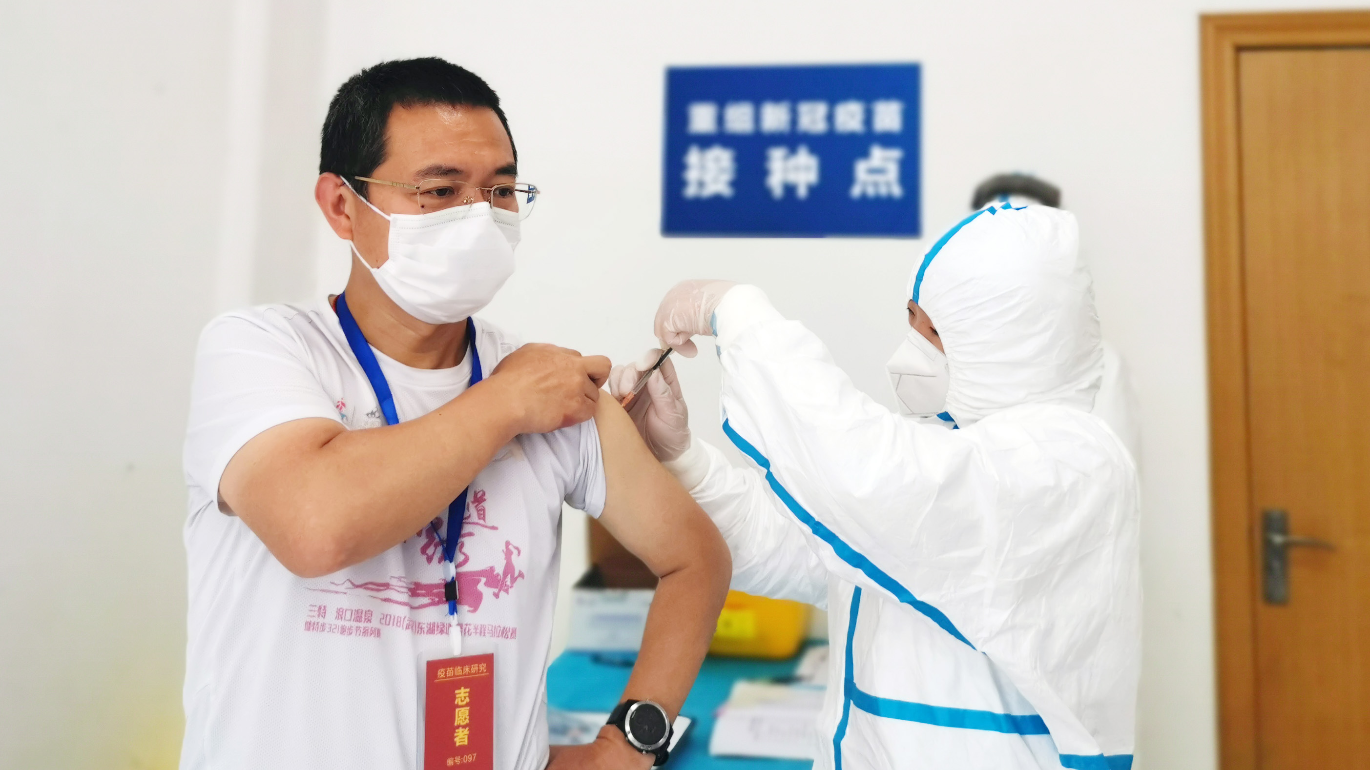 A volunteer receives an adenovirus vector vaccine injection in Wuhan, central China's Hubei Province, April 12, 2020. /Xinhua