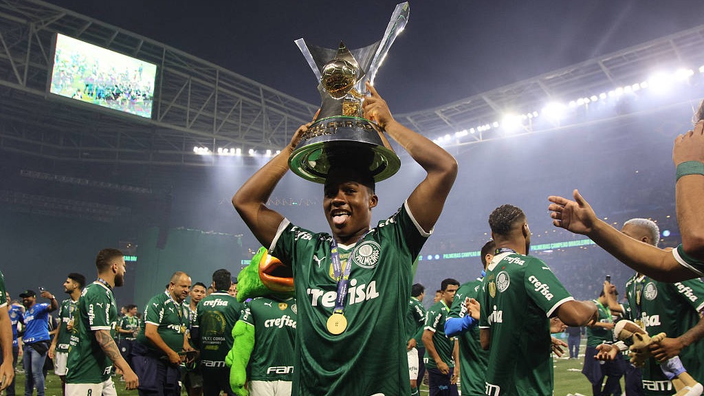 Endrick celebrates the Brazilian Championship title after a match between Palmeiras and America at Allianz Parque, Brazil, November 9, 2022. /CFP