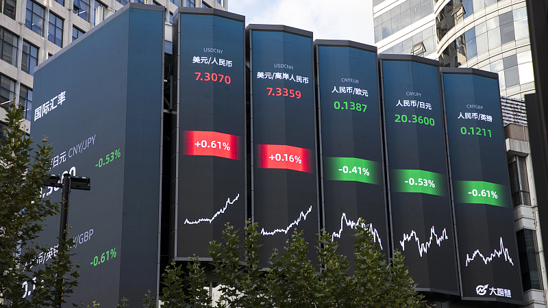 A screen shows the exchange rate of the Chinese yuan against other currencies, Shanghai, China, October 25, 2022. /CFP
