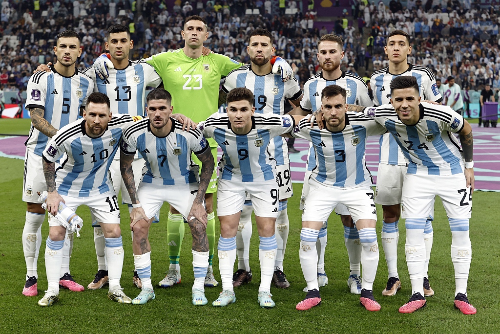 Starting players of Argentina pose for a group photo ahead of the FIFA World Cup semifinals against Croatia at Lusail Stadium in Qatar, December 13, 2022. /CFP