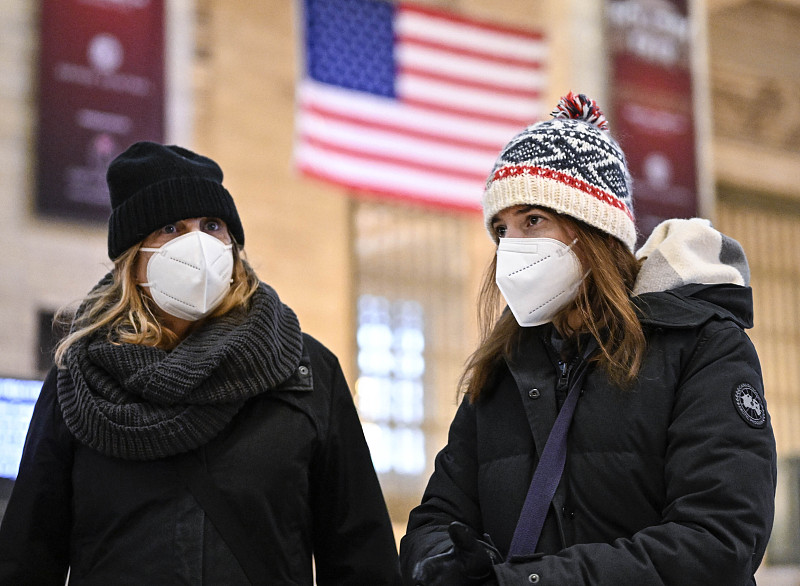 People wearing masks in New York City, U.S., December 12, 2022. /CFP