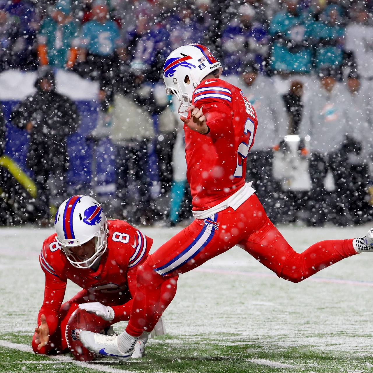 Buffalo Bills defeat Miami Dolphins on game-winning FG in snow game