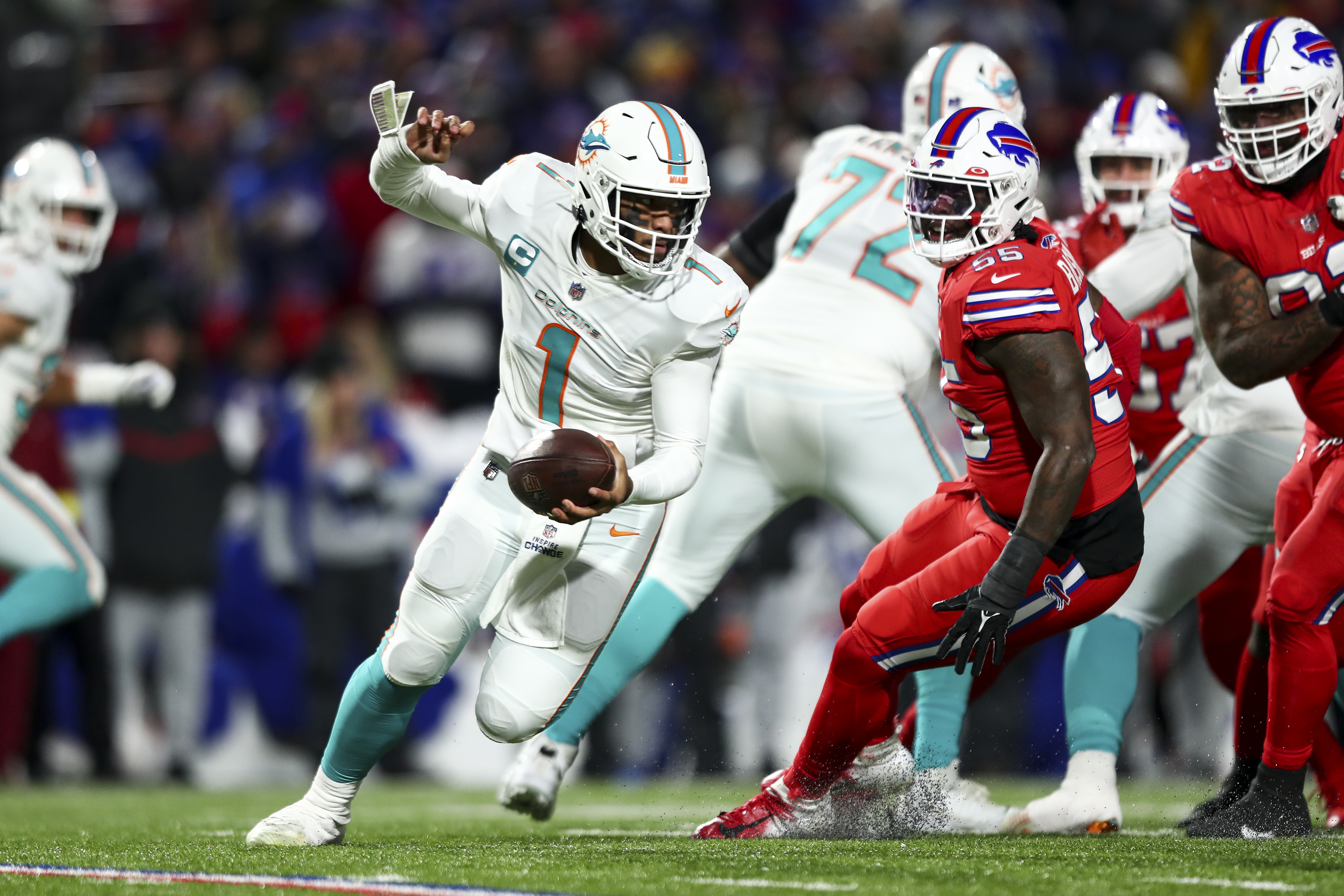 Quarterback Tua Tagovailoa (#1) of the Miami Dolphins scrambles out of the pocket in the game against the Buffalo Bills at Highmark Stadium in Orchard Park, New York, December 17, 2022. /CFP