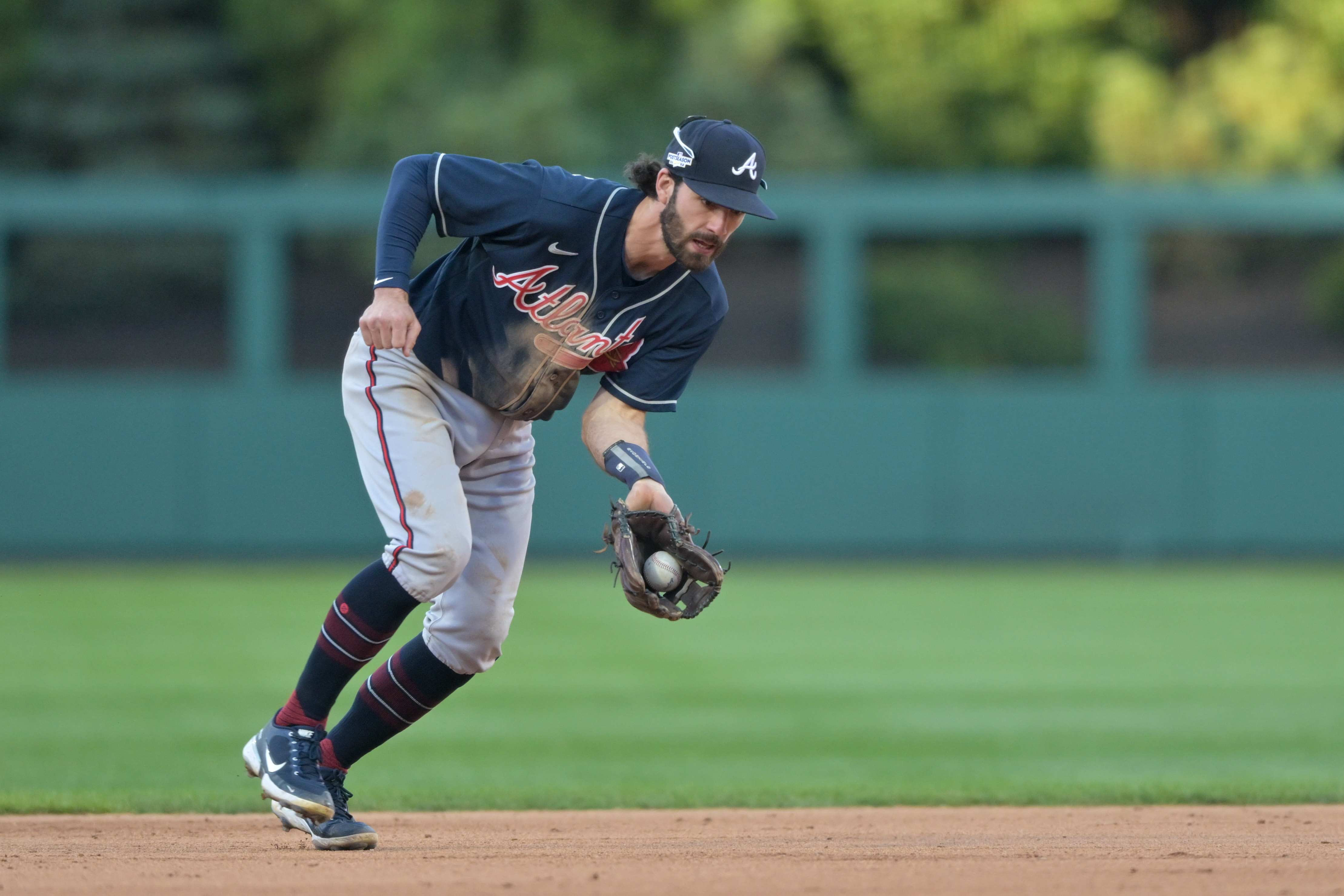 Shortstop Dansby Swanson of the Atlanta Braves receives the ball during the eighth inning in Game 4 of the National League Division Series against the Philadelphia Phillies at Citizens Bank Park in Philadelphia, Pennsylvania, October 15, 2022. /CFP