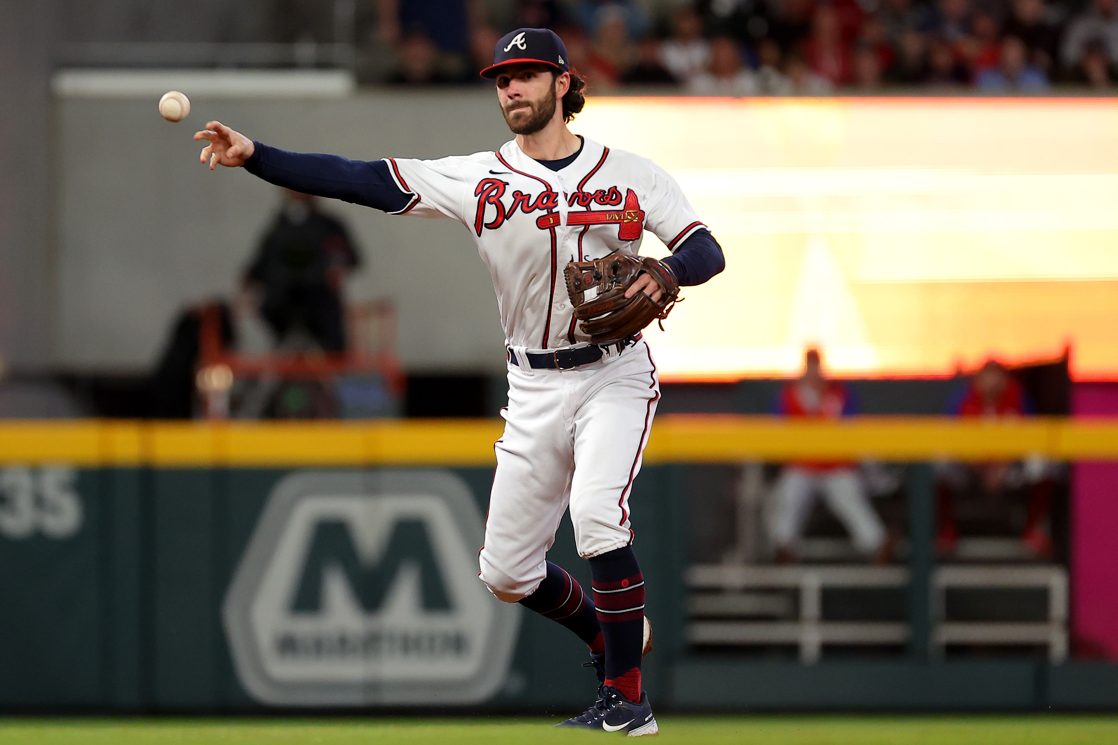 Shortstop Dansby Swanson of the Atlanta Braves passes during the third inning in Game 2 of the National League Division Series against the Philadelphia Phillies at Truist Park in Atlanta, Georgia, October 12, 2022. /CFP 