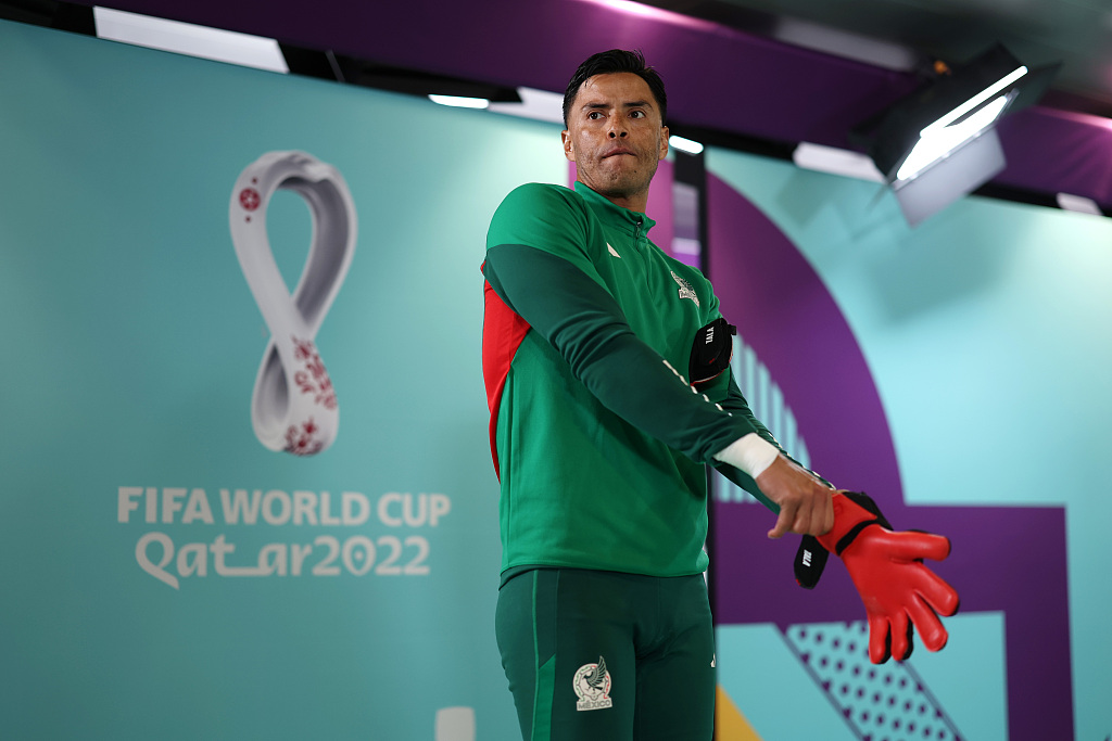 Alfredo Talavera of Mexico prepares to warm up prior to the group match between Saudi Arabia and Mexico at Lusail Stadium in Lusail, Qatar, November 30, 2022. /CFP 