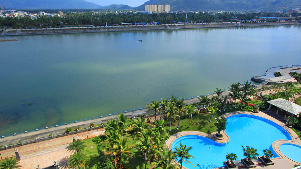 Live: Walk along the bays of southern China