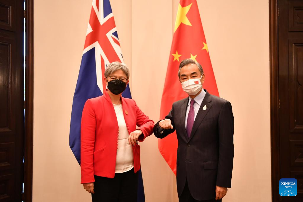 Chinese State Councilor and Foreign Minister Wang Yi (R) meets with Australian Foreign Minister Penny Wong on the sidelines of the G20 foreign ministers' meeting in Bali, Indonesia, July 8, 2022. /Xinhua