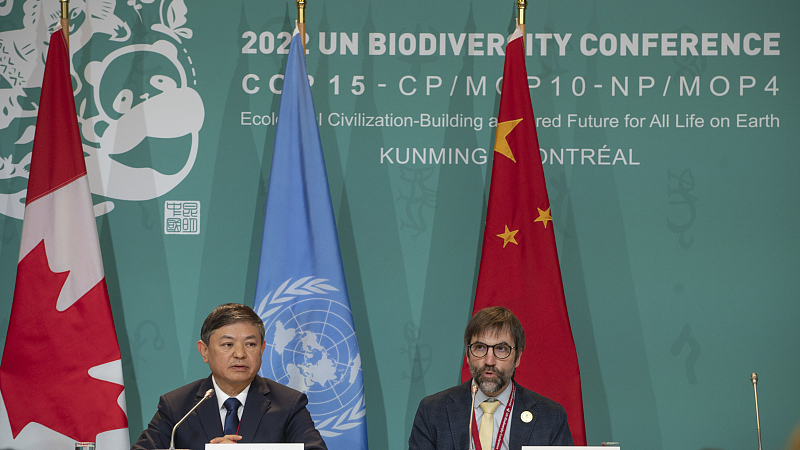 Huang Runqiu (L), president of the COP15 and minister of Ecology and Environment of China, listens as Steven Guilbeault, minister of Environment and Climate Change of Canada, addresses a press conference at the COP15, Montreal, Canada, December 17, 2022. /CFP