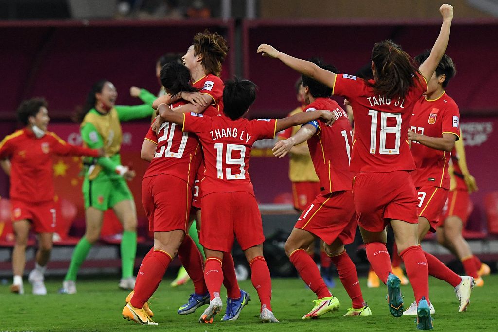 Players of China celebrate after the 3-2 win over South Korea in the 2022 AFC Women's Asian Cup final at DY Patil Stadium in Navi Mumbai, India, February 6, 2022. /CFP