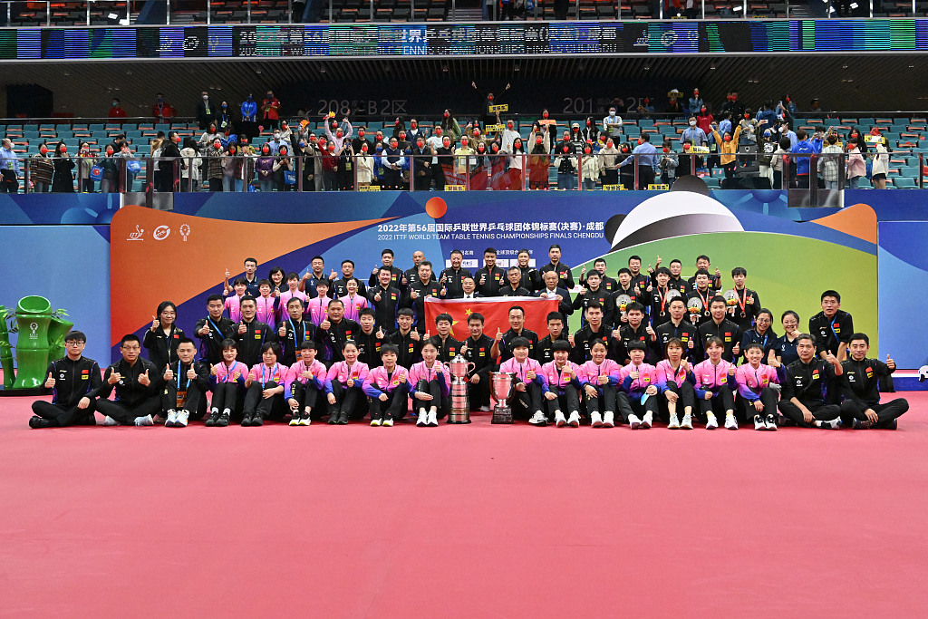 Players and coaches of China pose for a group photo after winning the men's and women's titles at the World Team Table Tennis Championships in Chengdu, southwest China's Sichuan Province, October 9, 2022. /CFP
