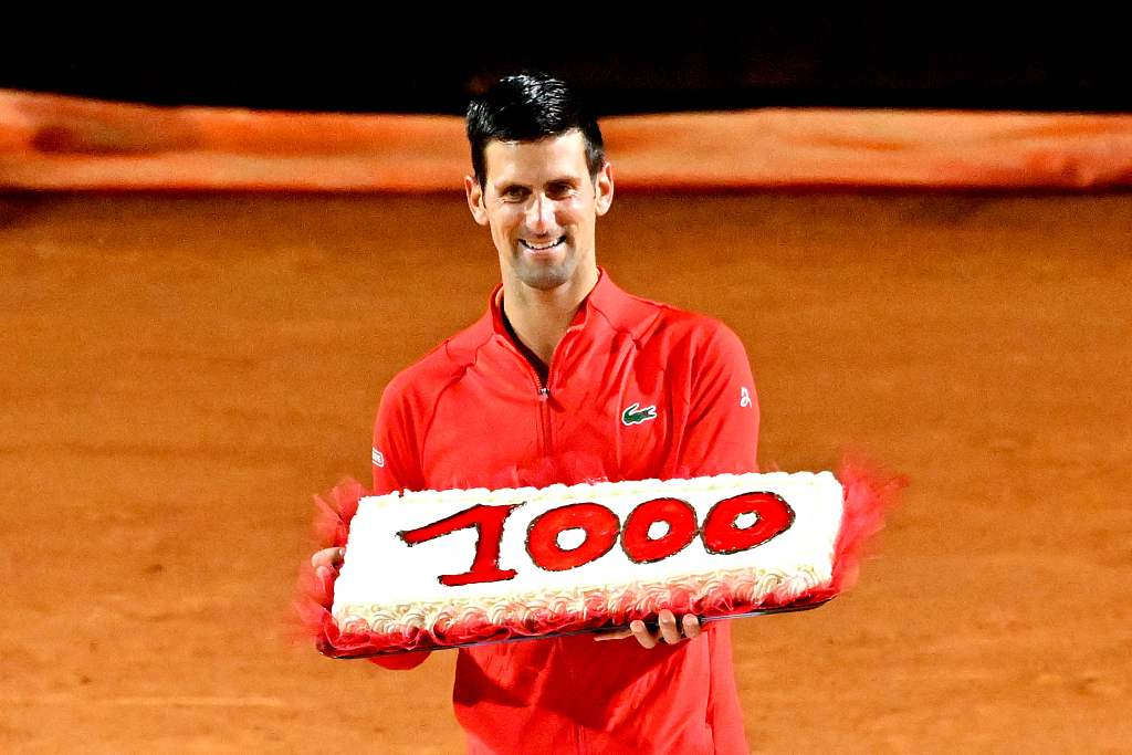 Serbul Novak Djokovic sărbătorește a 1.000-a victorie la nivel de turneu după ce l-a învins pe norvegianul Casper Ruud în semifinalele Openului Italiei de la Roma, Italia, 14 mai 2022 / CFP