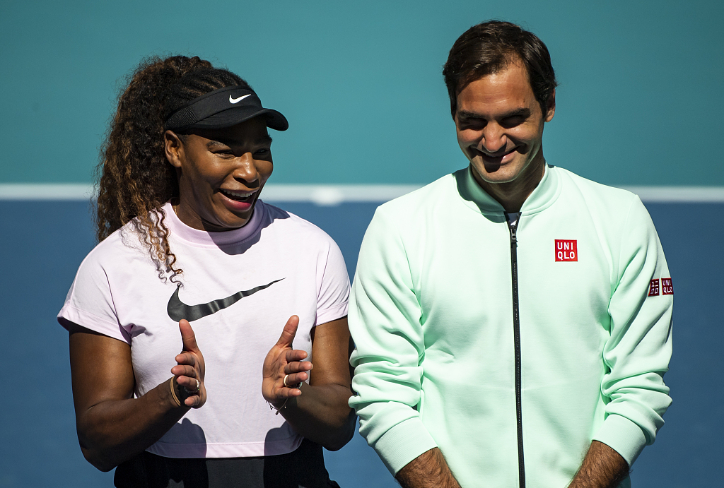 Doi dintre cei mai mari jucători de tenis din istorie, Roger Federer (dreapta) și Serena Williams, și-au anunțat retragerea în 2022. / CFP