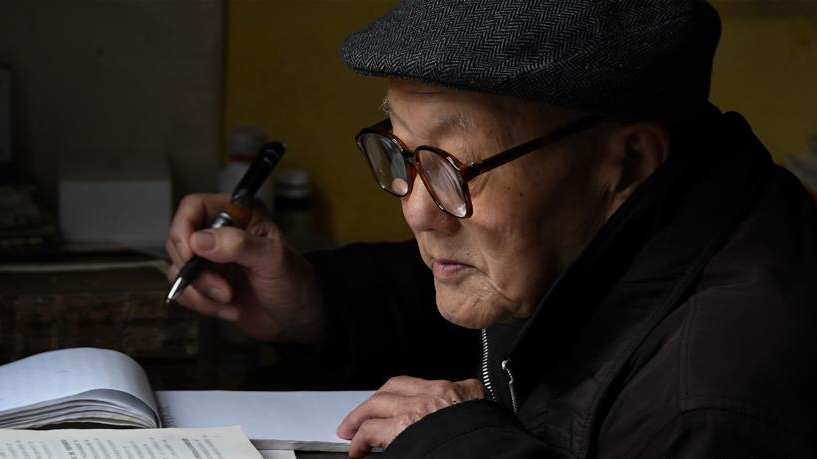 File photo of Zhang Fuqing at his home in Laifeng county, Hubei Province, China. /Xinhua