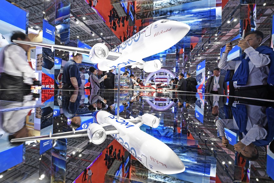 A model plane is on display at the Russia pavilion during the second China International Import Expo in Shanghai, east China, November 6, 2019. /Xinhua