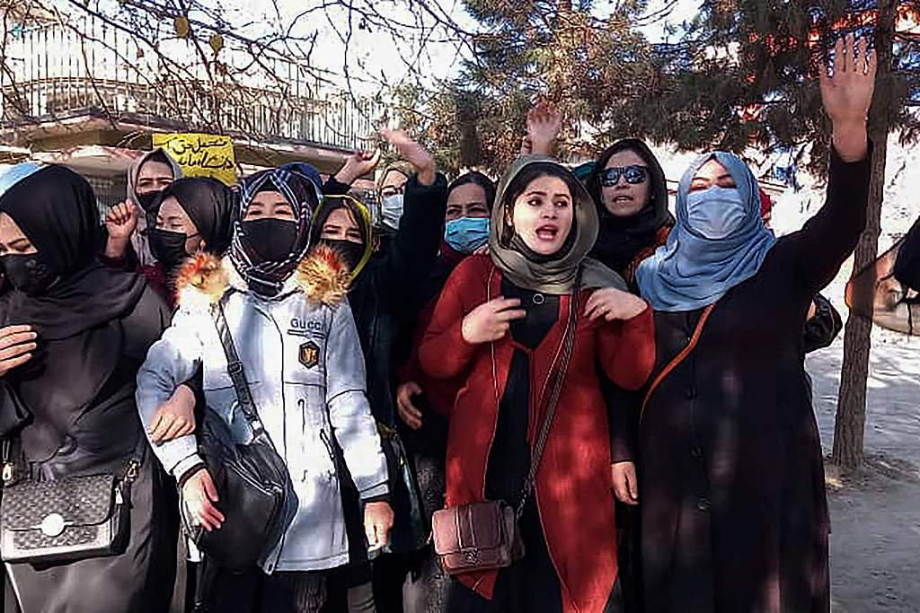 Afghan women chanted slogans to express their protest against the decree prohibiting women from receiving university education, in Kabul, Afghanistan,  December 22, 2022. /CFP