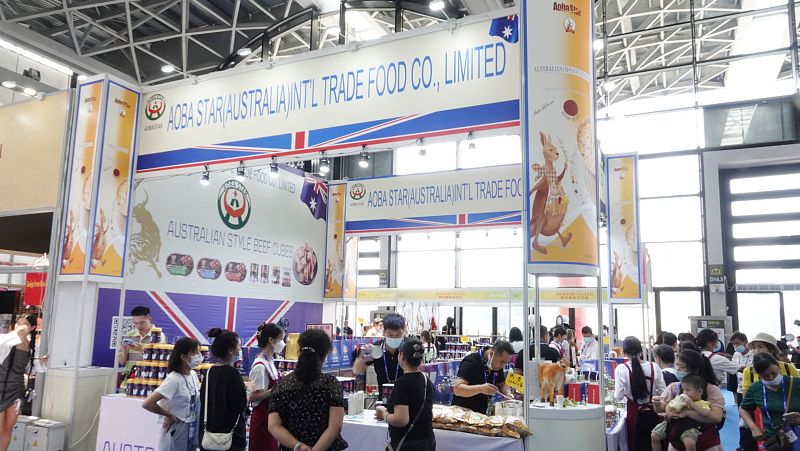 People visit an Australian products booth at the China-ASEAN Expo in Nanning, Guangxi Zhuang Autonomous Region, September 16, 2022. /CFP