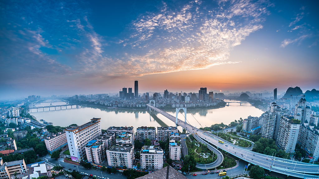 Live: Enjoy the picturesque view along Liuzhou's riverside