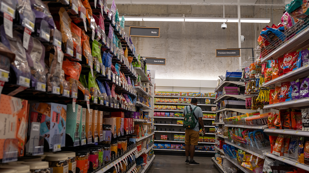 People shop at a grocery store on June 10, 2022 in New York City, U.S. /CFP