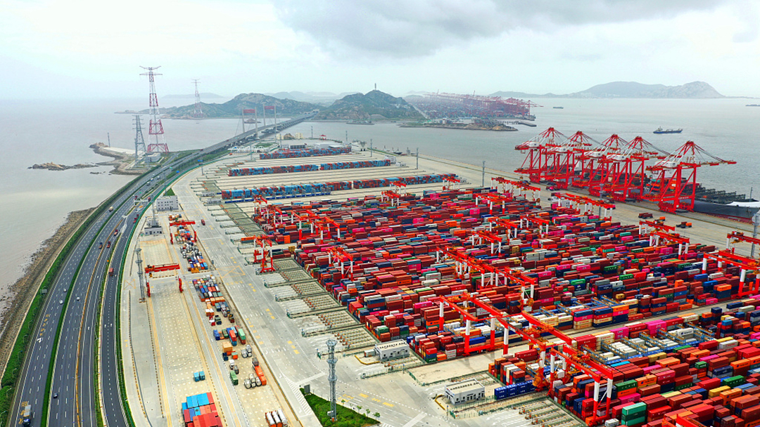 Pelabuhan Yangshan di Shanghai, Tiongkok, 25 Agustus 2019. / CFP