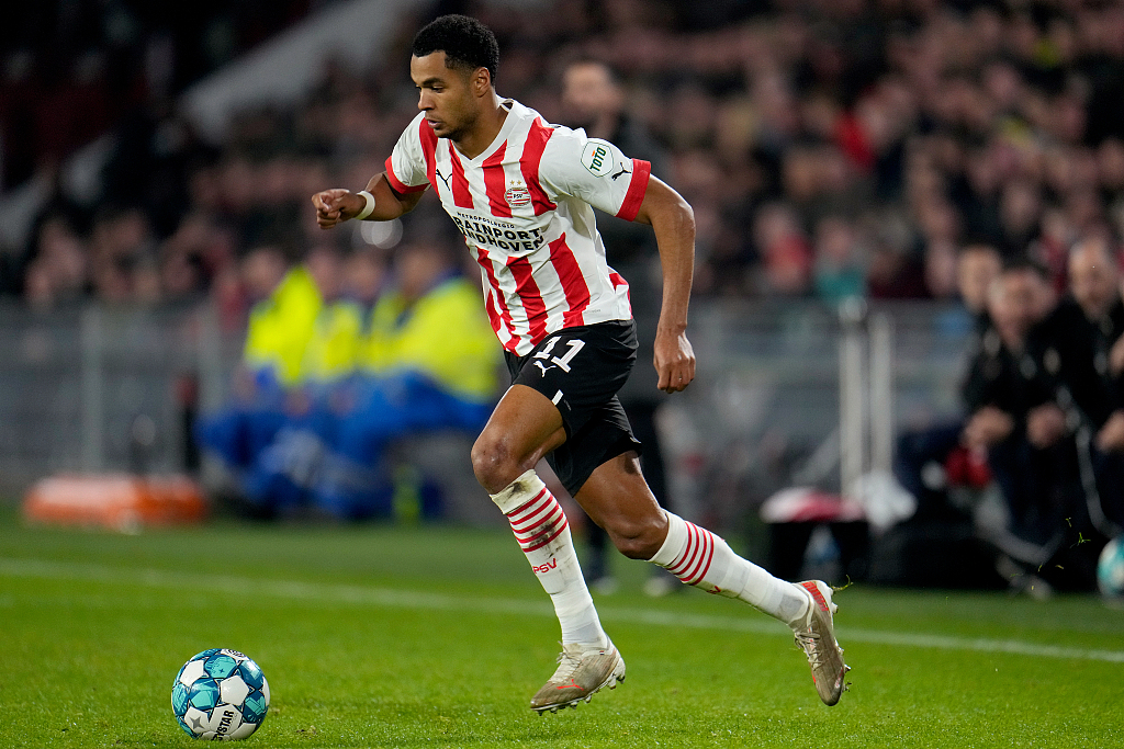 Cody Gakpo dribbles during the Dutch Eredivisie match between PSV Eindhoven and Alkmaar at the Philips Stadium in Eindhoven, Netherlands, November 12, 2022. /CFP