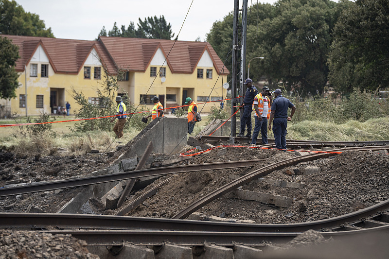 Personnel take security measures after explosion in Johannesburg, South Africa, December 24, 2022. /CFP