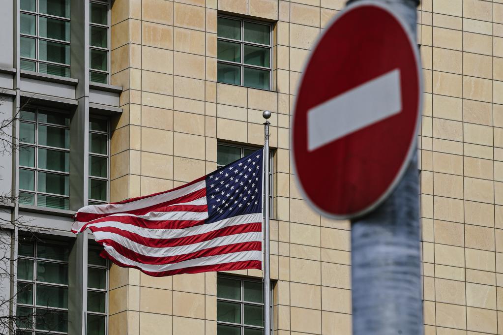 The U.S. flag waves in the wind at the U.S. Embassy in Moscow, Russia, April 16, 2021. /Xinhua