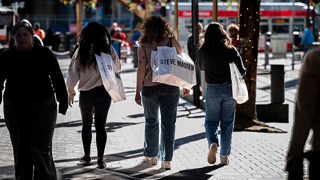 Customers on Powell Street in San Francisco, California, U.S., November 29, 2022. /CFP