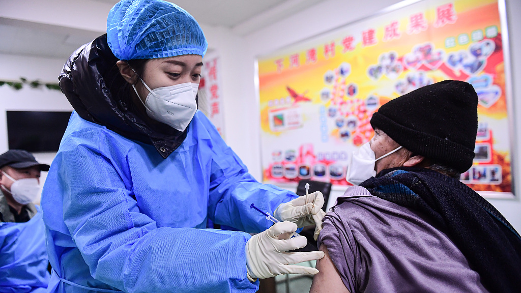 A senior gets booster shots in Xiahe Village of Shenyang City, northeast China's Liaoning Province, December 27, 2022. /CFP